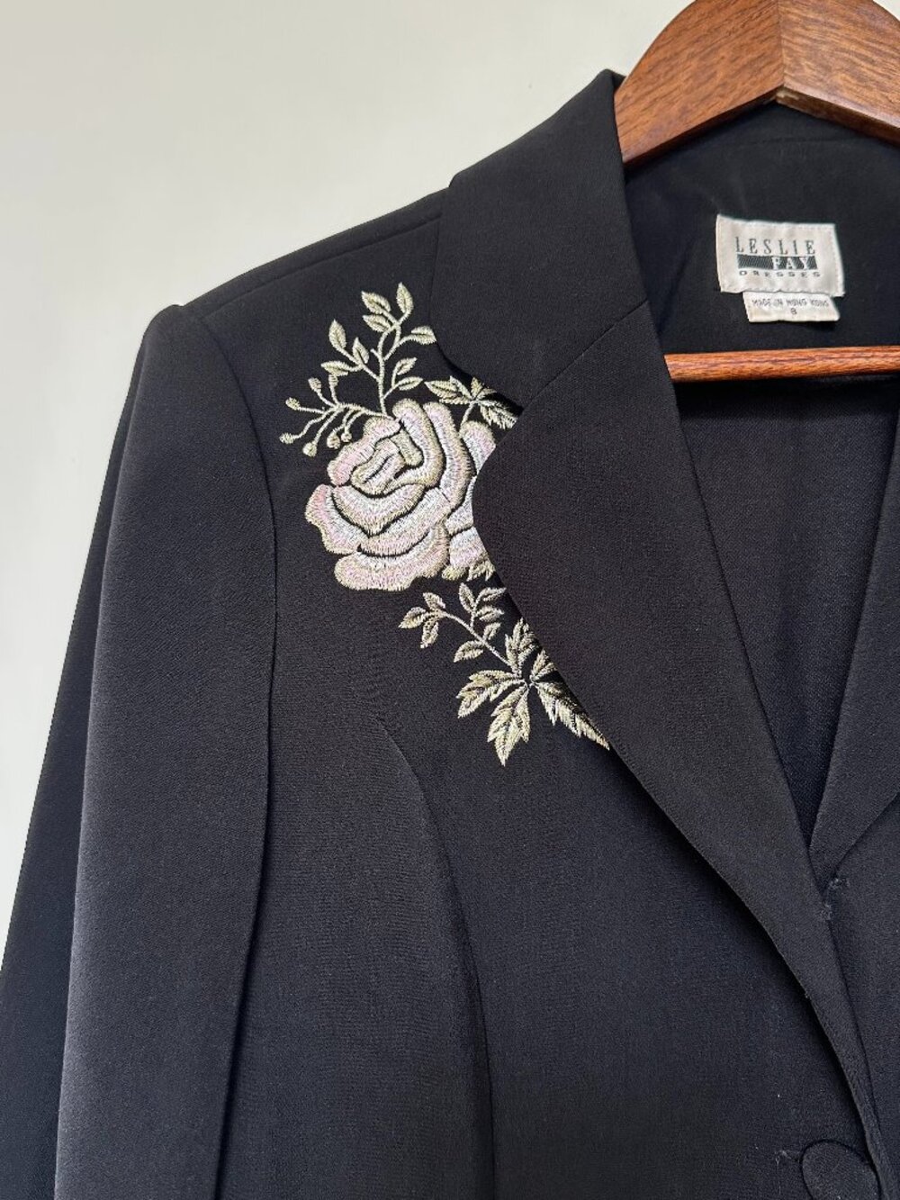 Vintage Leslie Fay Embroidered Floral Blazer Size 8 🖤🌹 - Picture 2 of 5